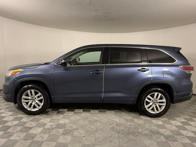 Used 2016 Toyota Highlander LE FWD image 3