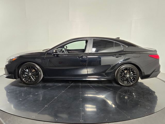 Used 2025 Toyota Camry SE image 3