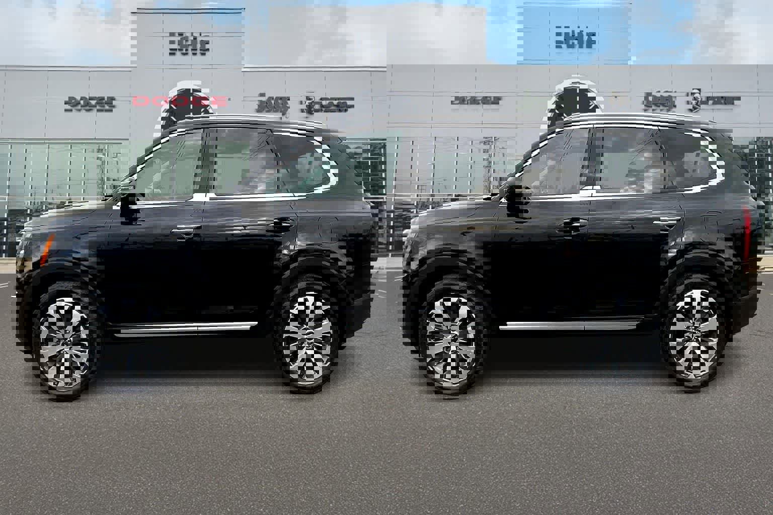 Used 2022 Kia Telluride SX image 3