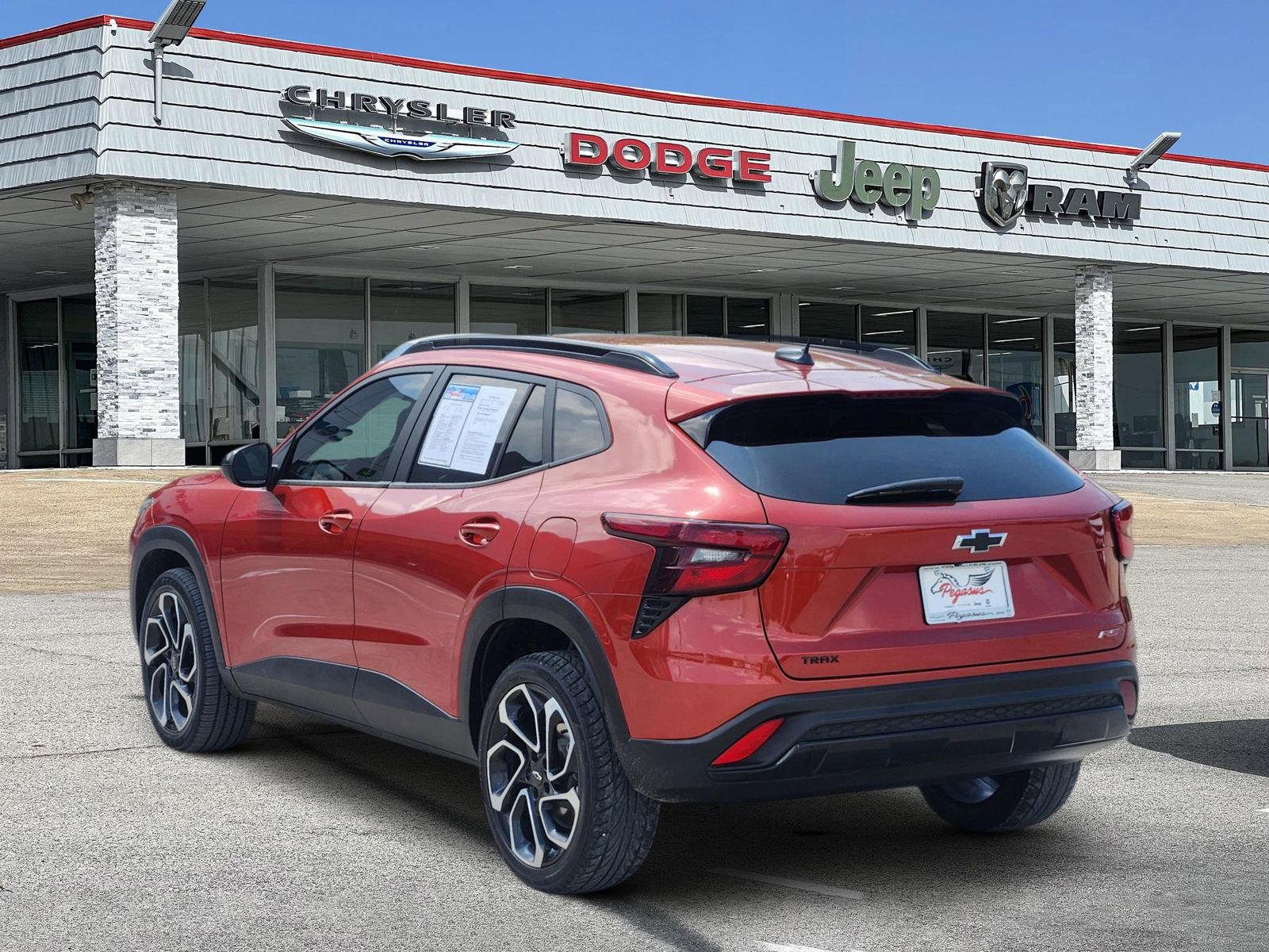 Used 2024 Chevrolet Trax RS FWD image 4