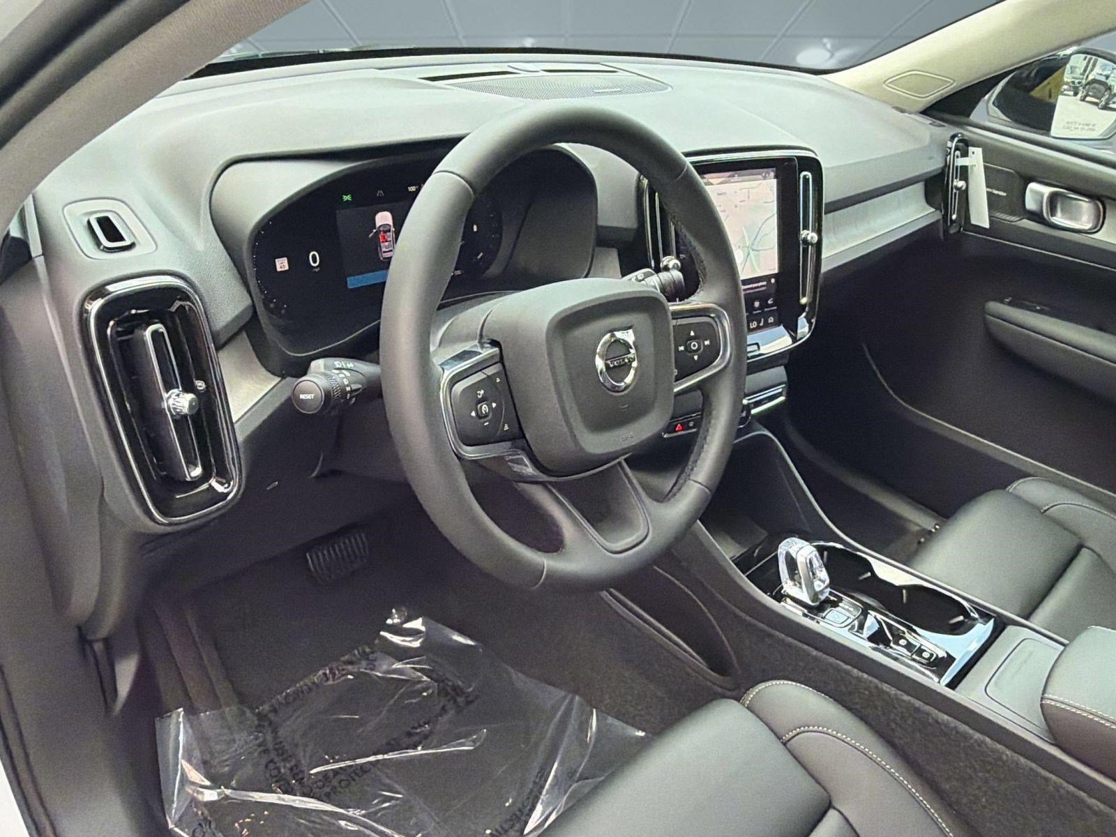 New 2026 Volvo XC40 B5 Plus w/ Climate Package AWD/4WD image 4