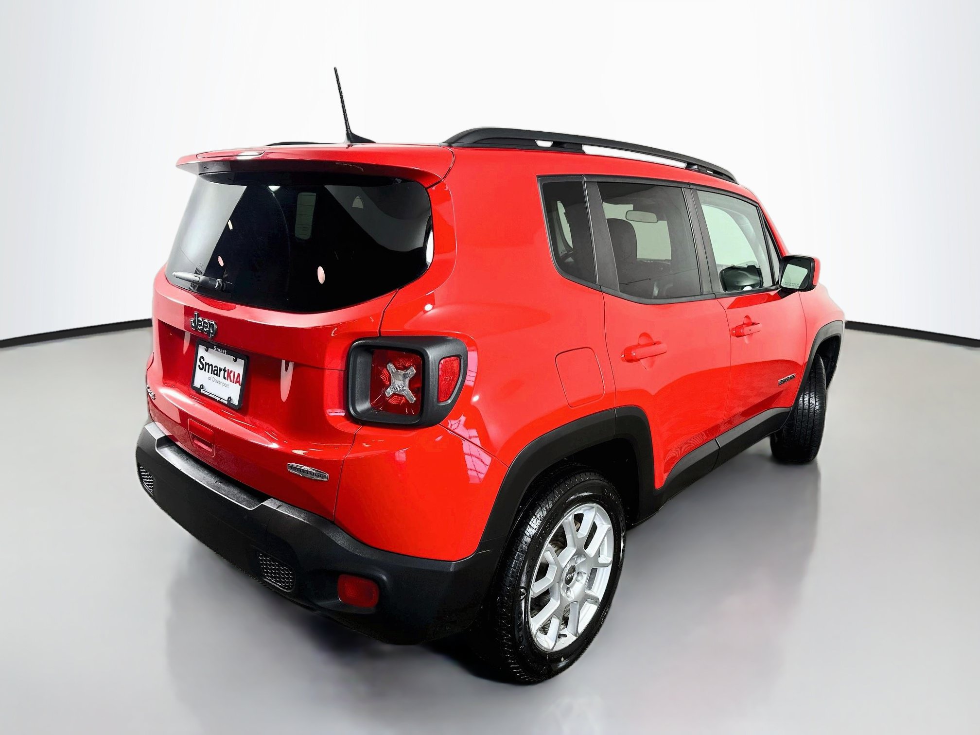 Used 2020 Jeep Renegade Latitude w/ Cold Weather Group AWD/4WD image 7