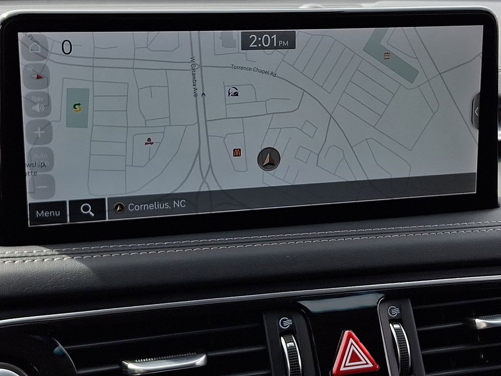 Used 2022 Genesis G70 2.0T image 16