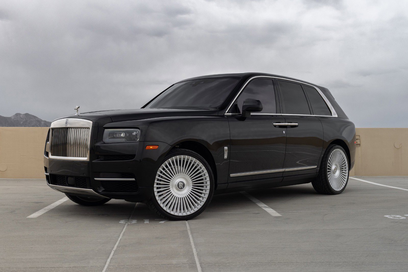 Used 2021 Rolls-Royce Cullinan image 1