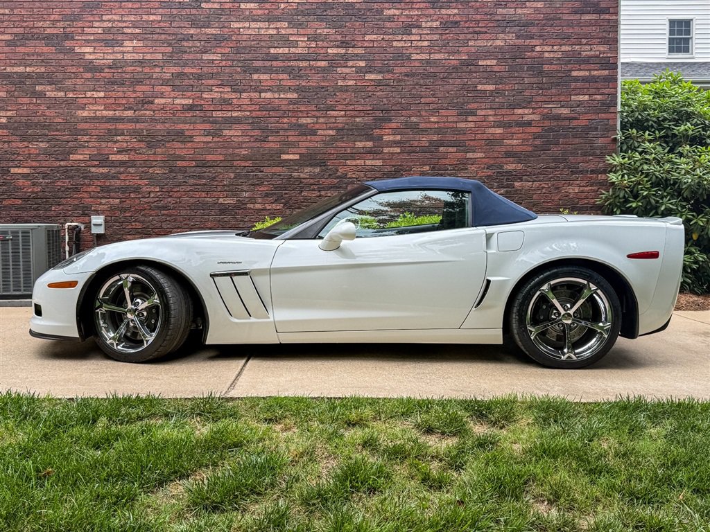 Used 2013 Chevrolet Corvette Grand Sport w/ 4LT Preferred Equipment Group RWD image 4