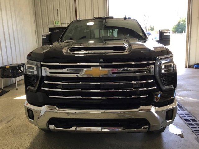 Used 2024 Chevrolet Silverado 3500 LTZ w/ LTZ Plus Package image 6