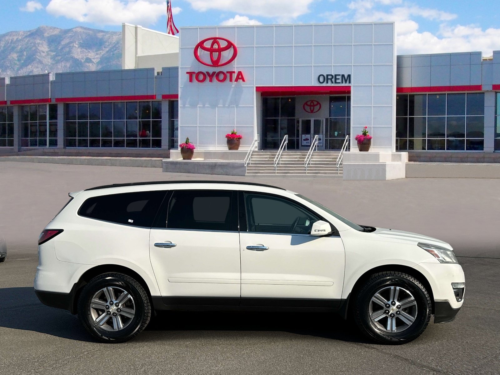 Used 2017 Chevrolet Traverse LT FWD image 3
