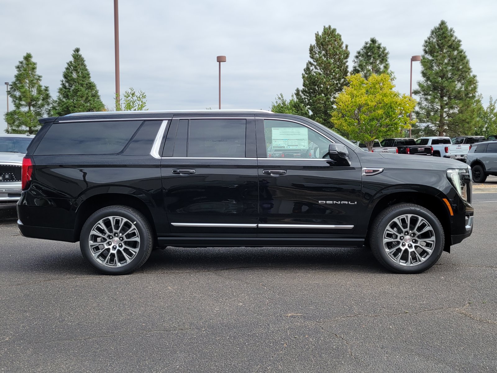 New 2026 GMC Yukon XL Denali w/ Denali Reserve Package AWD/4WD image 2
