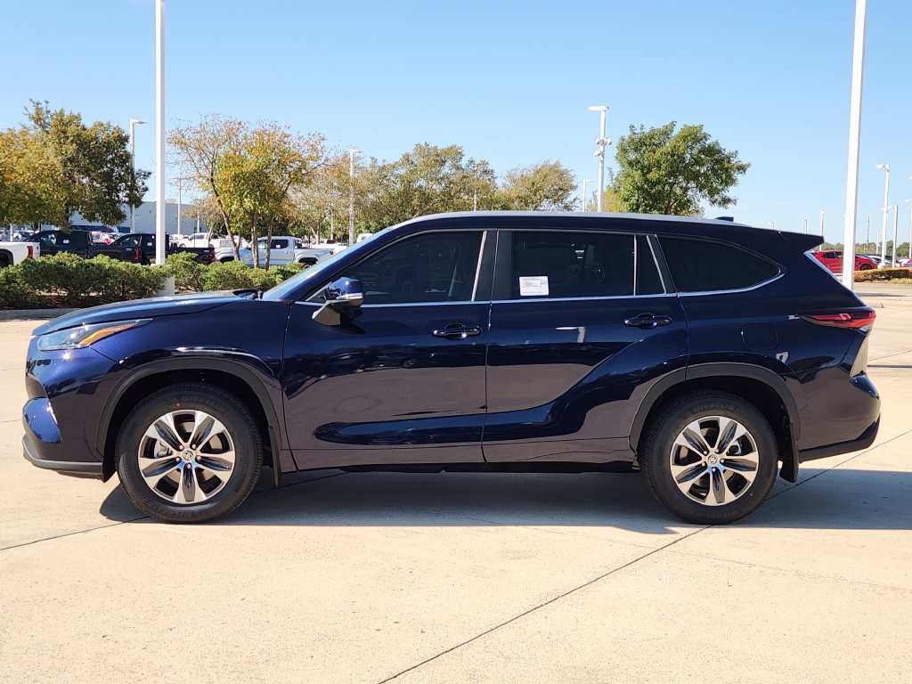 New 2026 Toyota Highlander AWD image 8