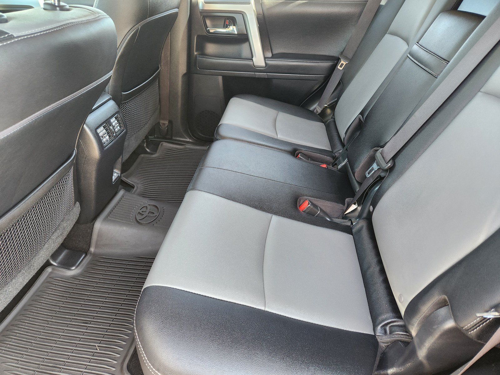 Used 2023 Toyota 4Runner SR5 Premium w/ Moonroof Package AWD/4WD image 13
