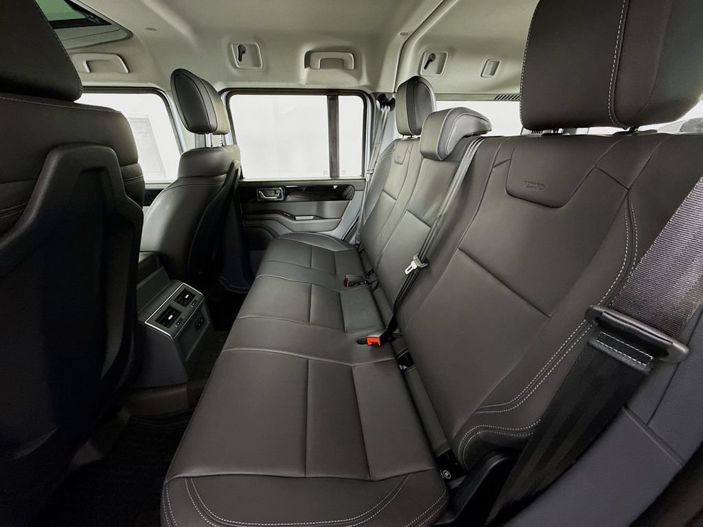 Used 2025 INEOS Grenadier Station Wagon AWD/4WD image 23