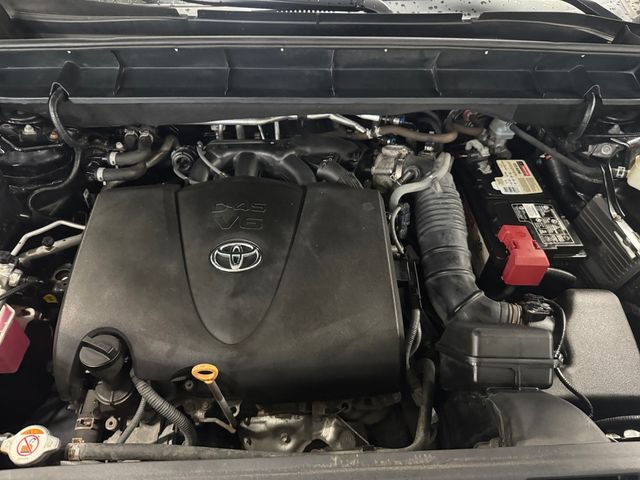 Used 2020 Toyota Highlander LE AWD/4WD image 6