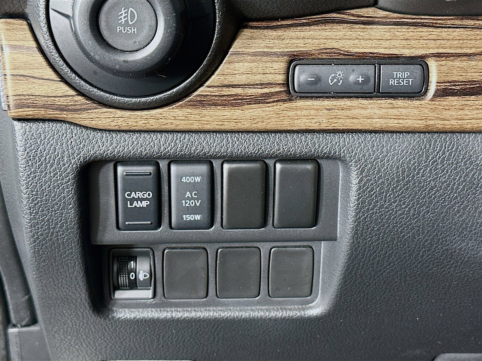Used 2021 Nissan Titan SL w/ Moonroof Package AWD/4WD image 10