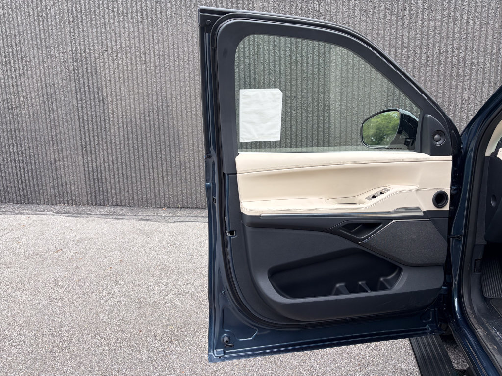 New 2027 Lincoln Navigator Reserve AWD/4WD image 18