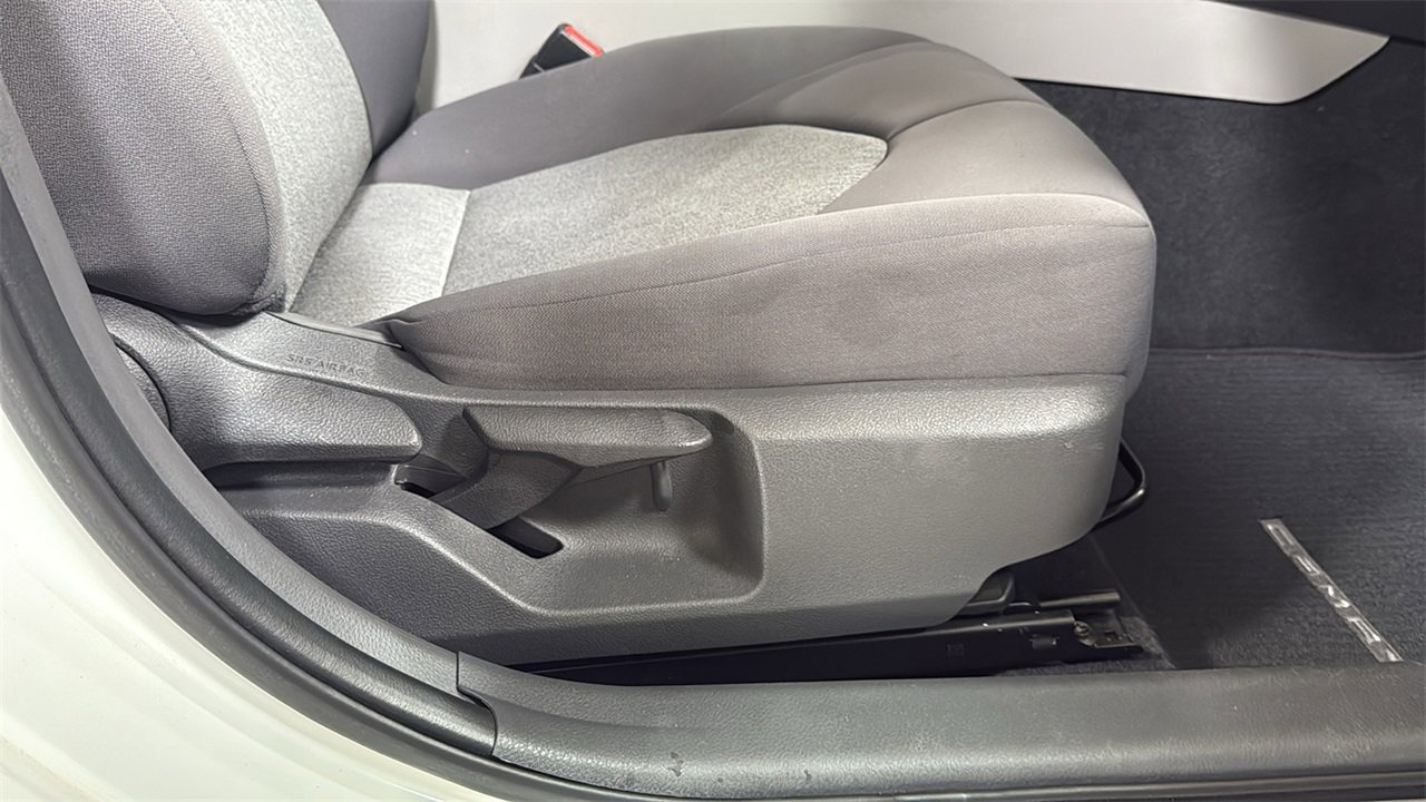 Certified 2020 Toyota Camry LE image 20