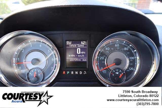 Used 2015 Chrysler Town & Country Touring FWD image 13