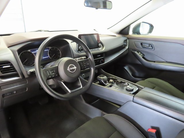 Used 2023 Nissan Rogue S image 4