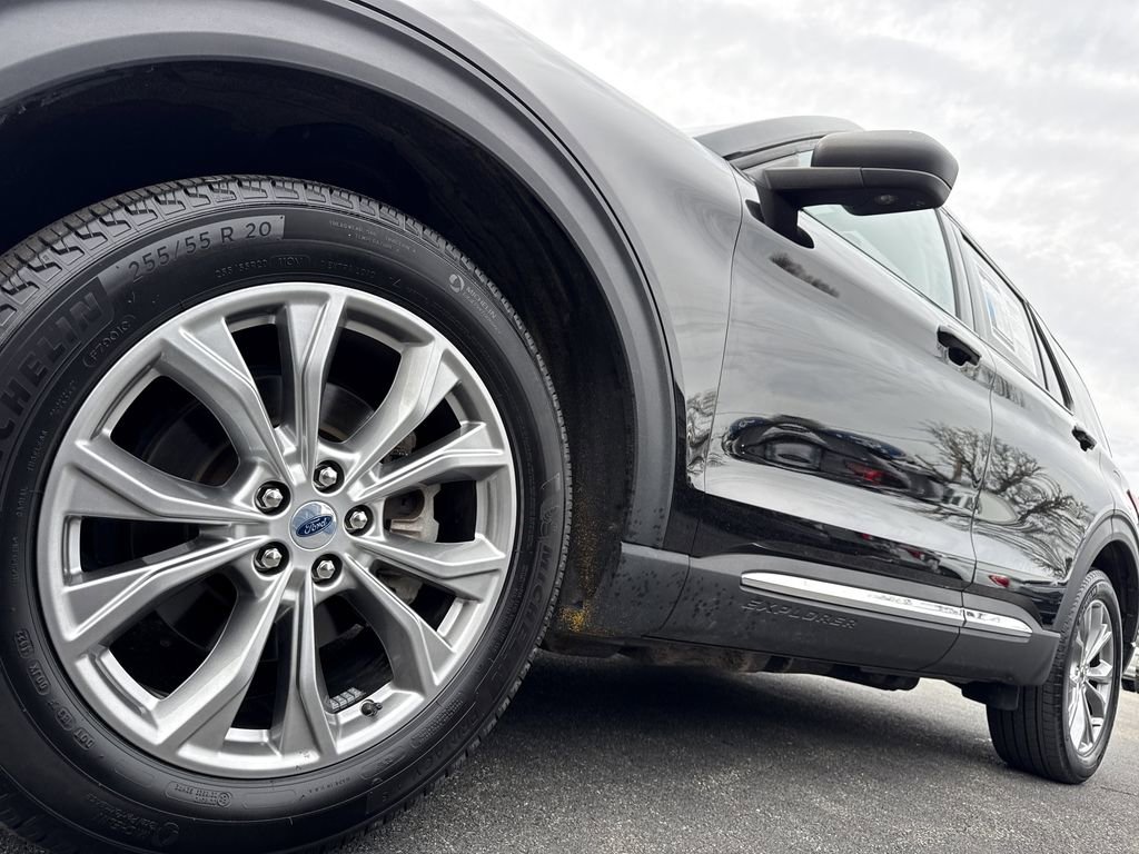 Used 2022 Ford Explorer XLT w/ Equipment Group 202A AWD/4WD image 10