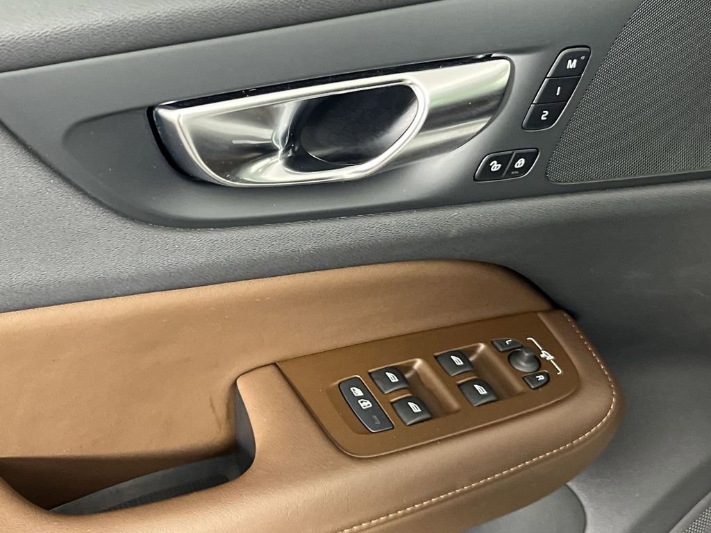 Certified 2025 Volvo V60 B5 Cross Country Plus image 14