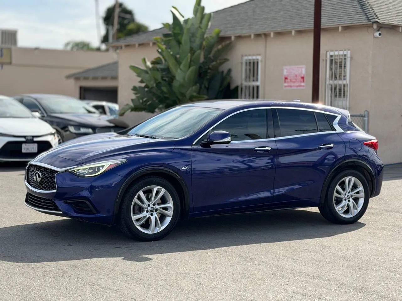 Used 2017 INFINITI QX30 FWD image 6