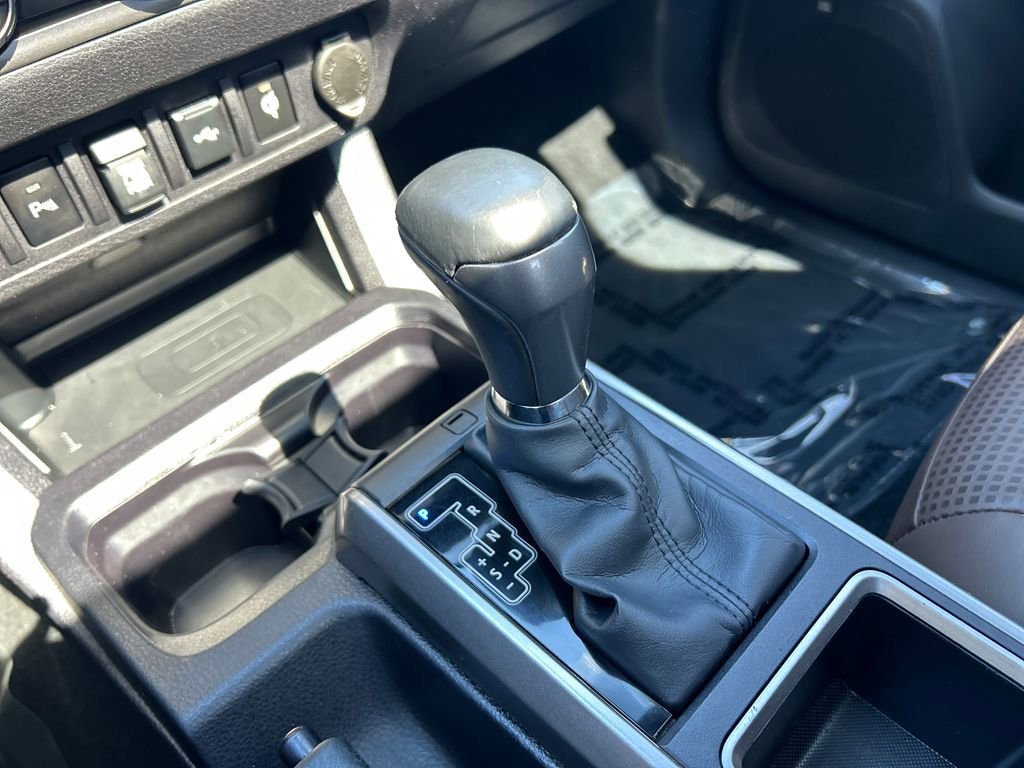Certified 2022 Toyota Tacoma Limited AWD/4WD image 17