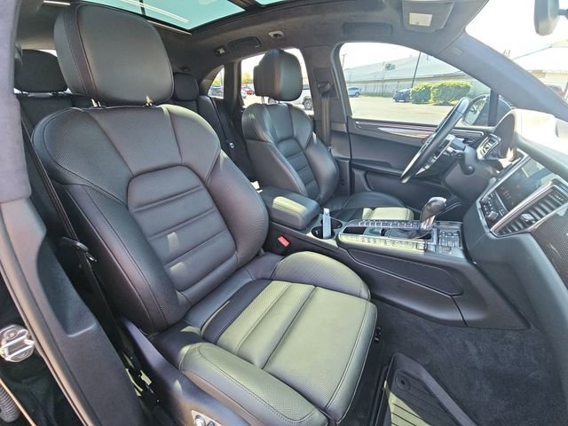 Used 2017 Porsche Macan Turbo AWD/4WD image 27