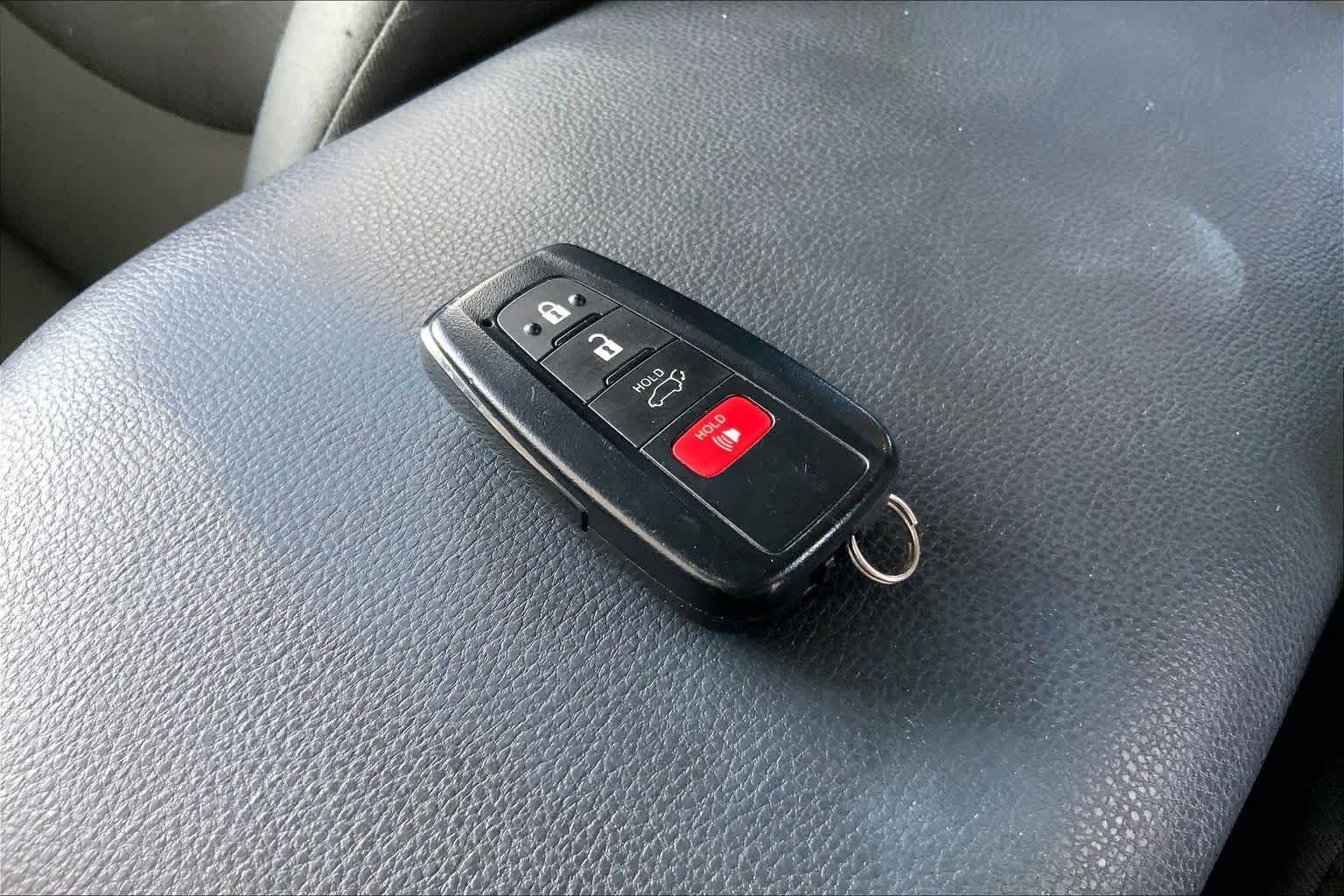 Used 2024 Toyota RAV4 XLE w/ Convenience Package FWD image 16