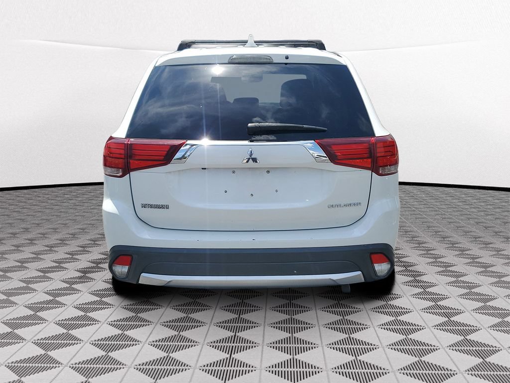 Used 2018 Mitsubishi Outlander ES AWD/4WD image 3