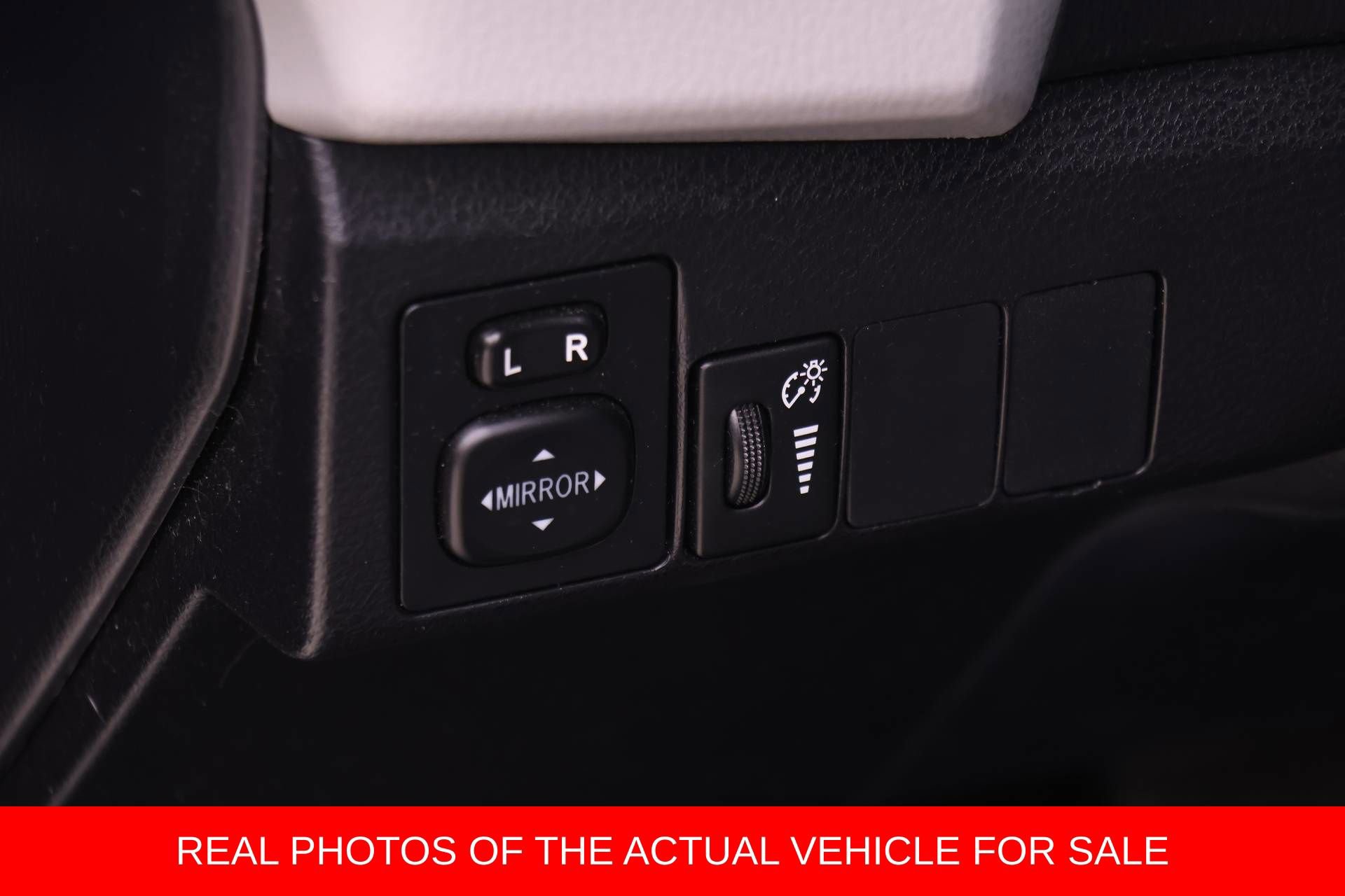 Used 2015 Toyota Corolla LE FWD image 15