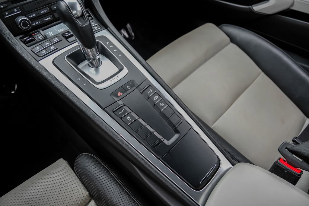 Used 2022 Porsche 718 Cayman RWD image 25