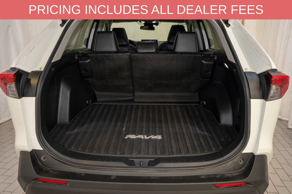 Used 2022 Toyota RAV4 XLE Premium AWD/4WD image 5