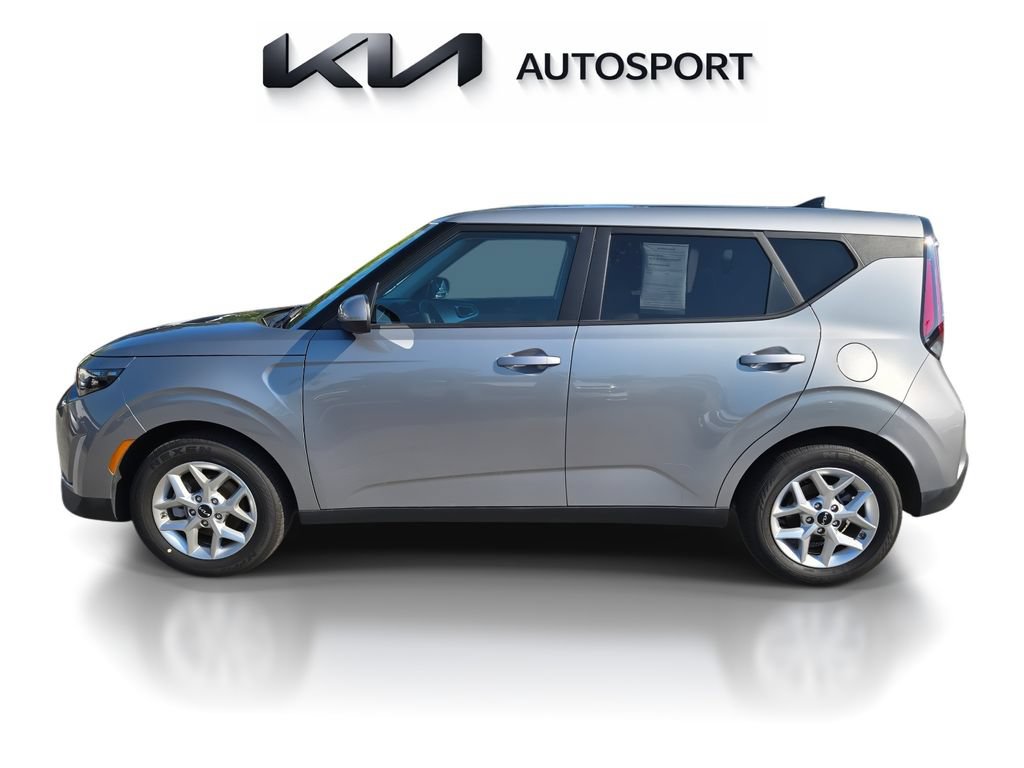 Certified 2025 Kia Soul LX w/ LX Technology Package FWD image 13