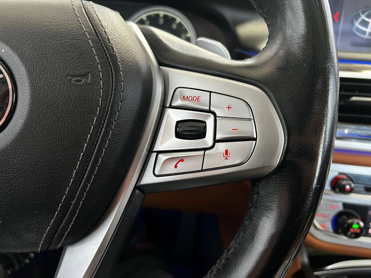 Used 2018 BMW 750i xDrive image 33