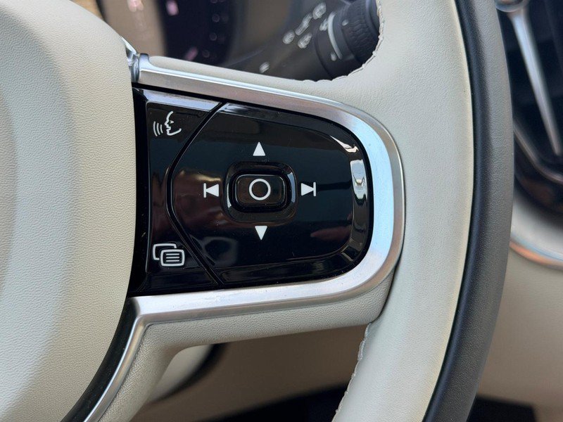 Certified 2023 Volvo XC60 B5 Plus w/ Climate Package AWD/4WD image 20
