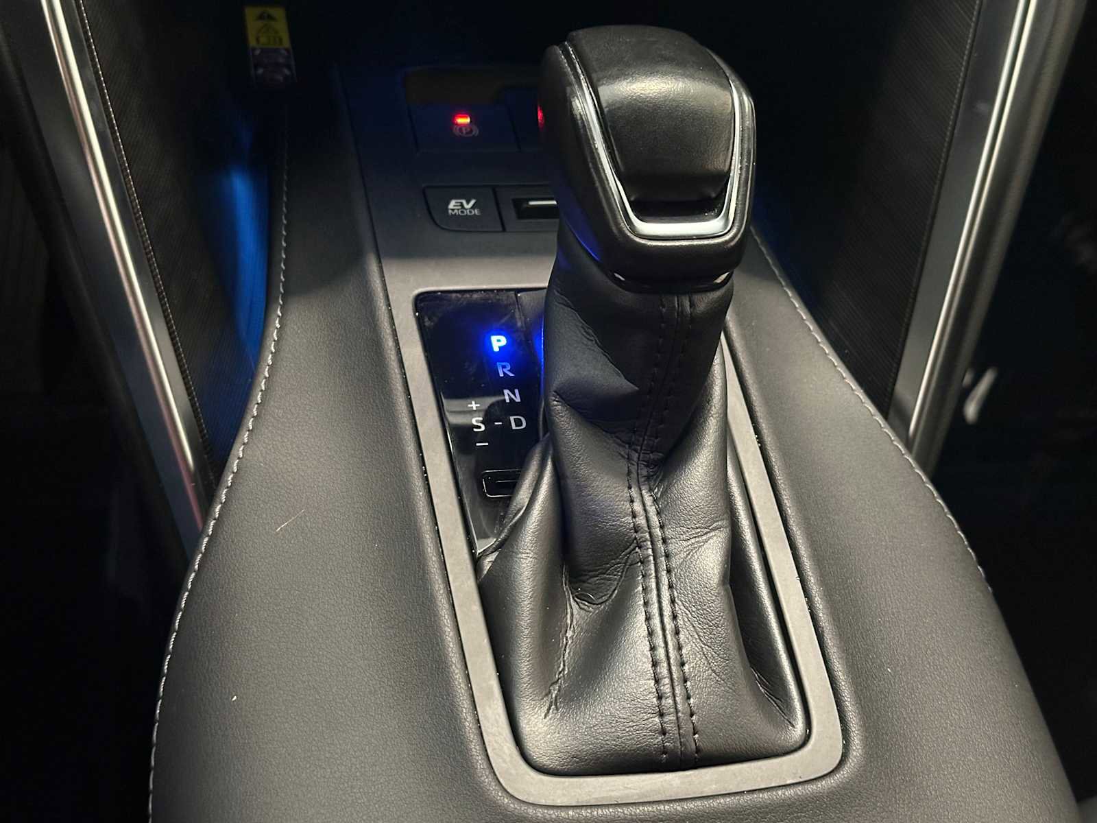 Certified 2024 Toyota Venza XLE AWD/4WD image 16