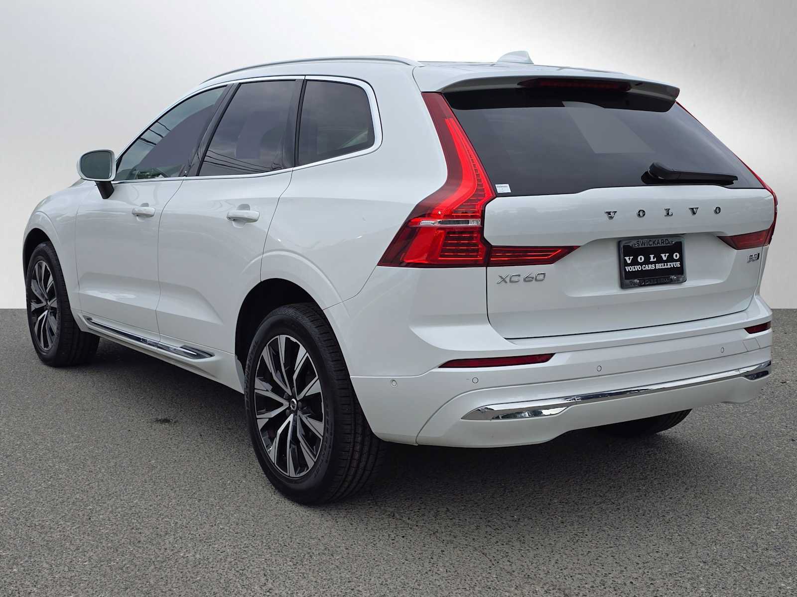 Used 2023 Volvo XC60 B5 Plus w/ Climate Package AWD/4WD image 5