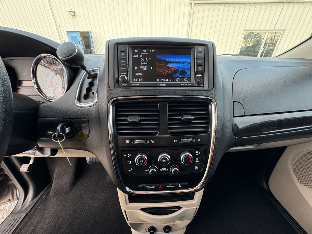 Used 2018 Dodge Grand Caravan SE w/ UConnect Hands-Free Group FWD image 26