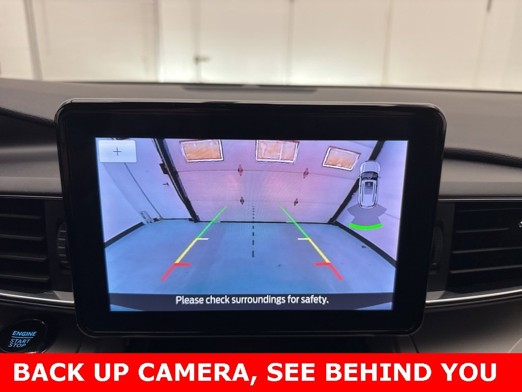 Used 2022 Ford Explorer XLT image 2