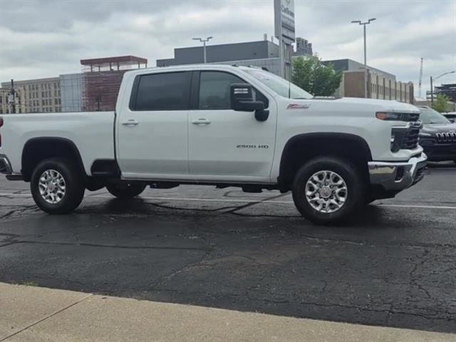 Certified 2024 Chevrolet Silverado 2500 LT w/ Convenience Package image 34
