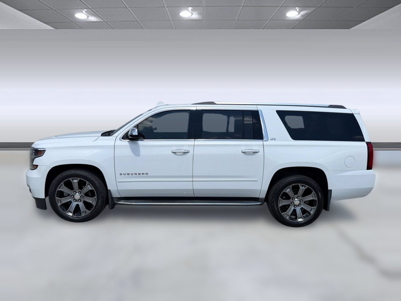 Used 2016 Chevrolet Suburban LTZ RWD image 2