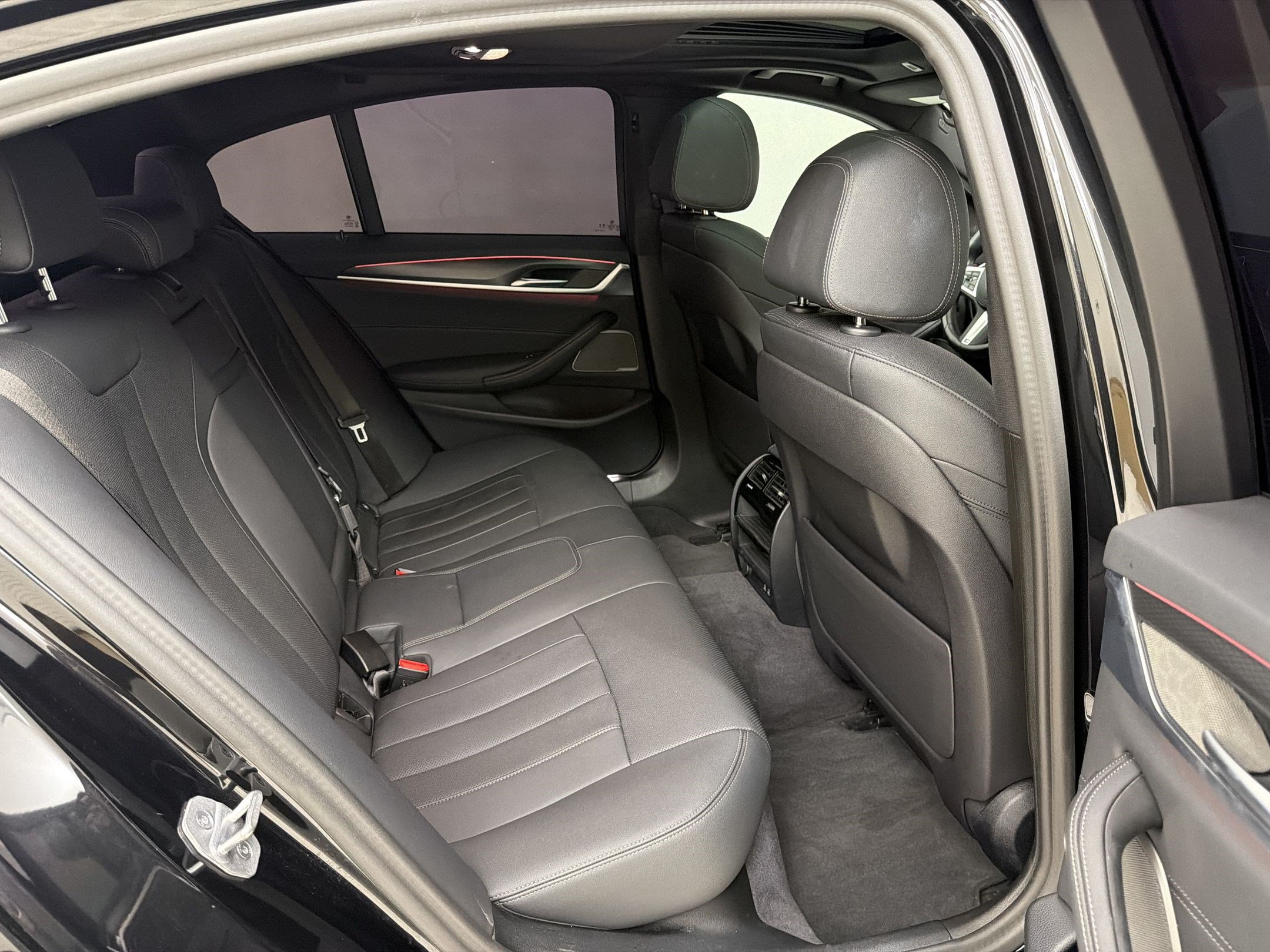 Used 2023 BMW 540i w/ M Sport Package RWD image 31