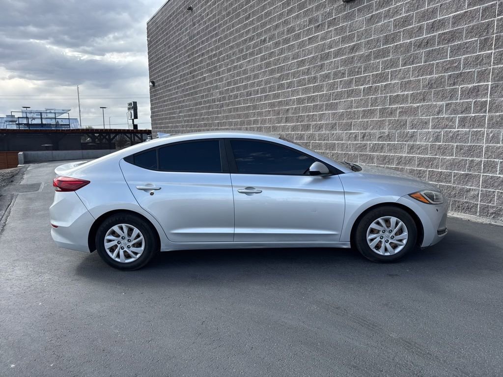 Used 2017 Hyundai Elantra SE image 4