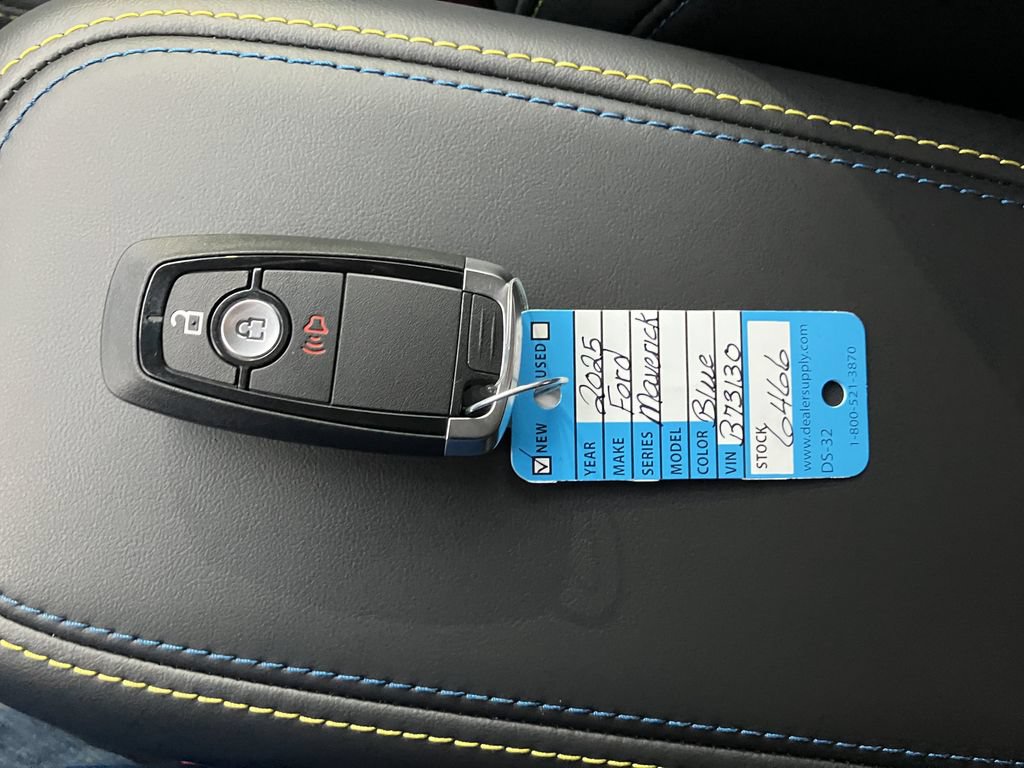 Used 2025 Ford Maverick Lobo AWD/4WD image 19