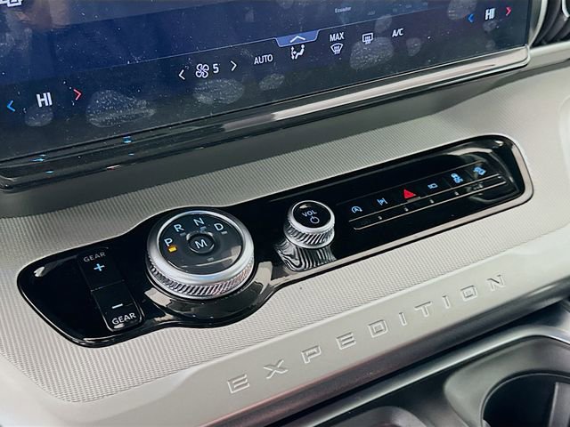 New 2025 Ford Expedition Active image 17