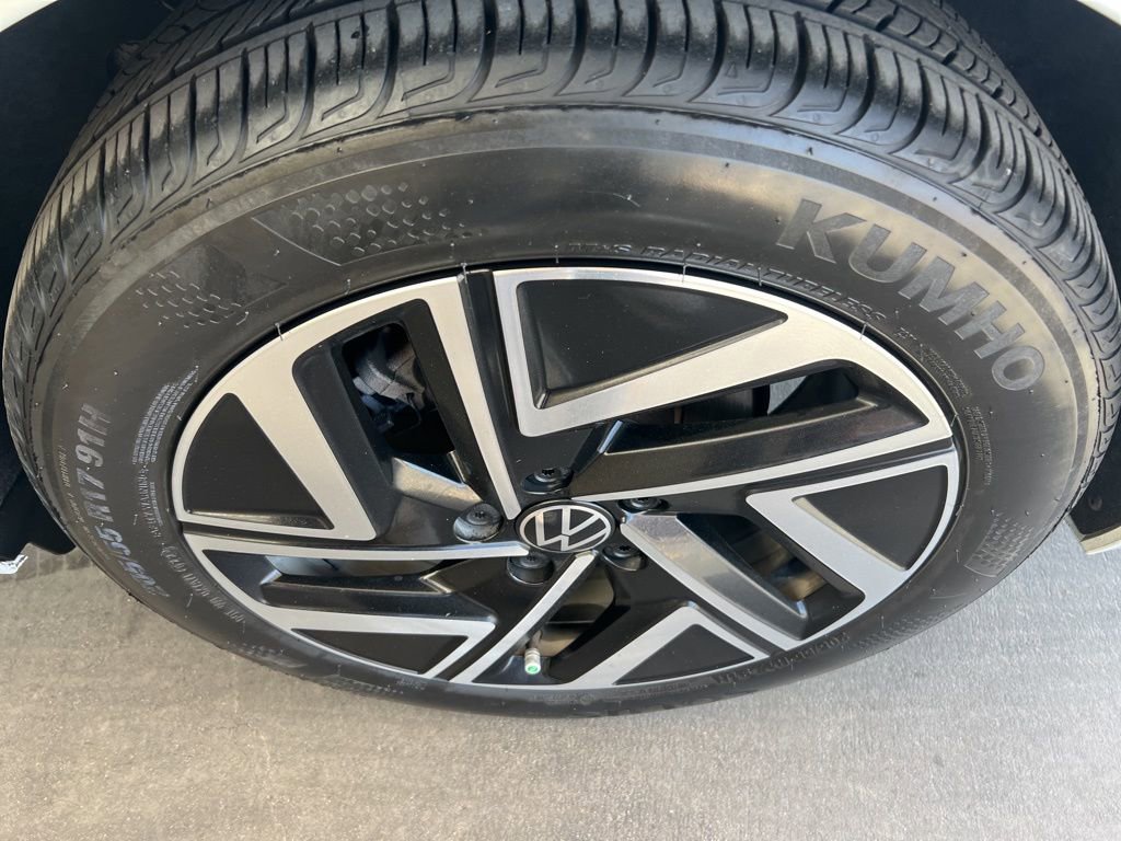 Certified 2024 Volkswagen Jetta SEL FWD image 36