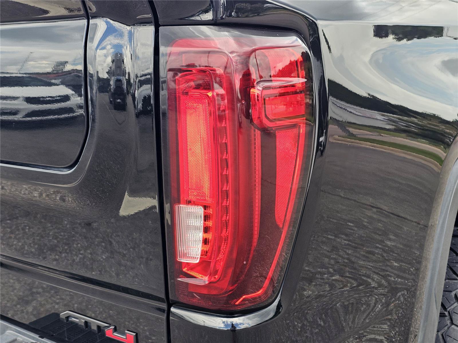 Used 2021 GMC Sierra 1500 AT4 w/ AT4 Value Package AWD/4WD image 10