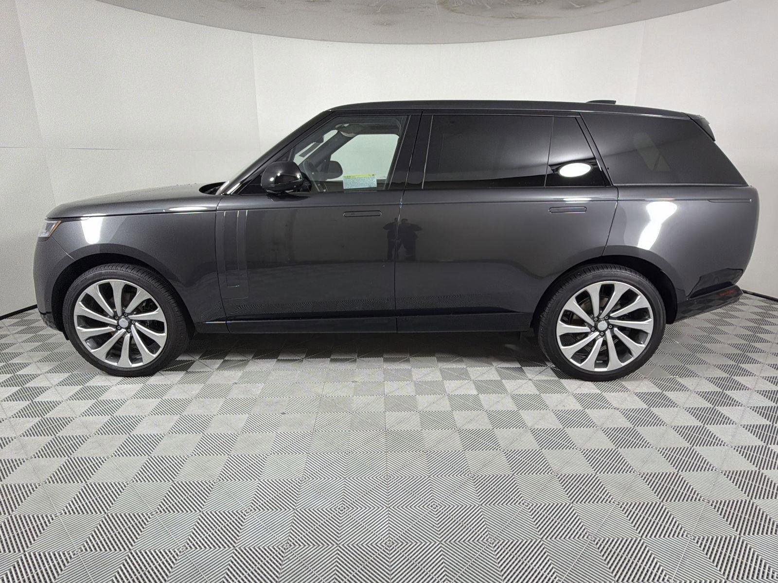 New 2025 Land Rover Range Rover Long Wheelbase SE image 2