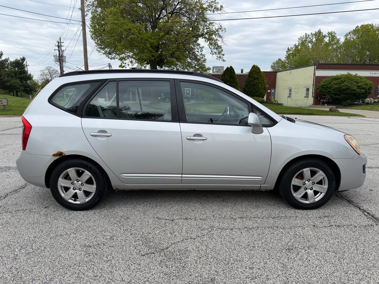 Used 2008 Kia Rondo LX FWD image 4