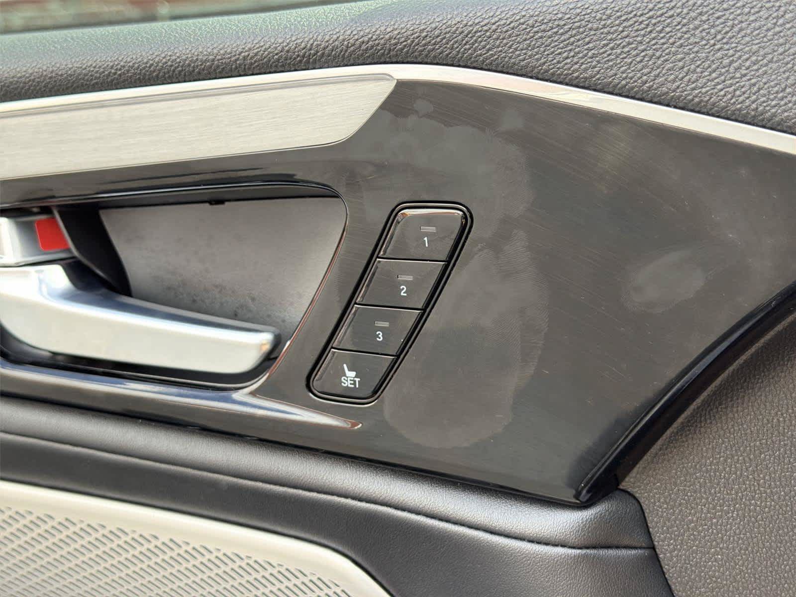 Certified 2023 Acura MDX FWD w/ Technology Package image 40