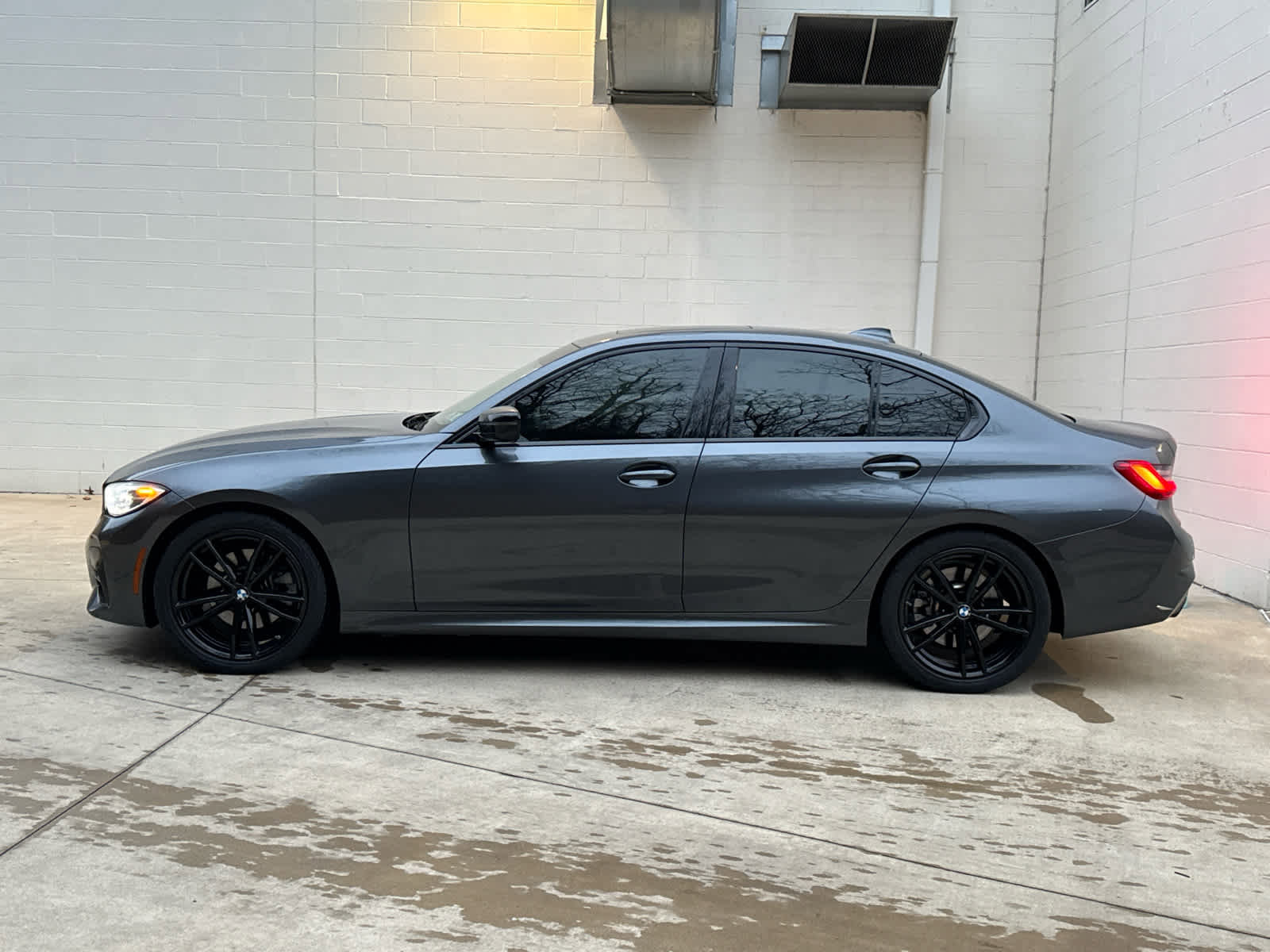 Used 2021 BMW 330i xDrive 330i xDrive w/ M Sport Package image 5